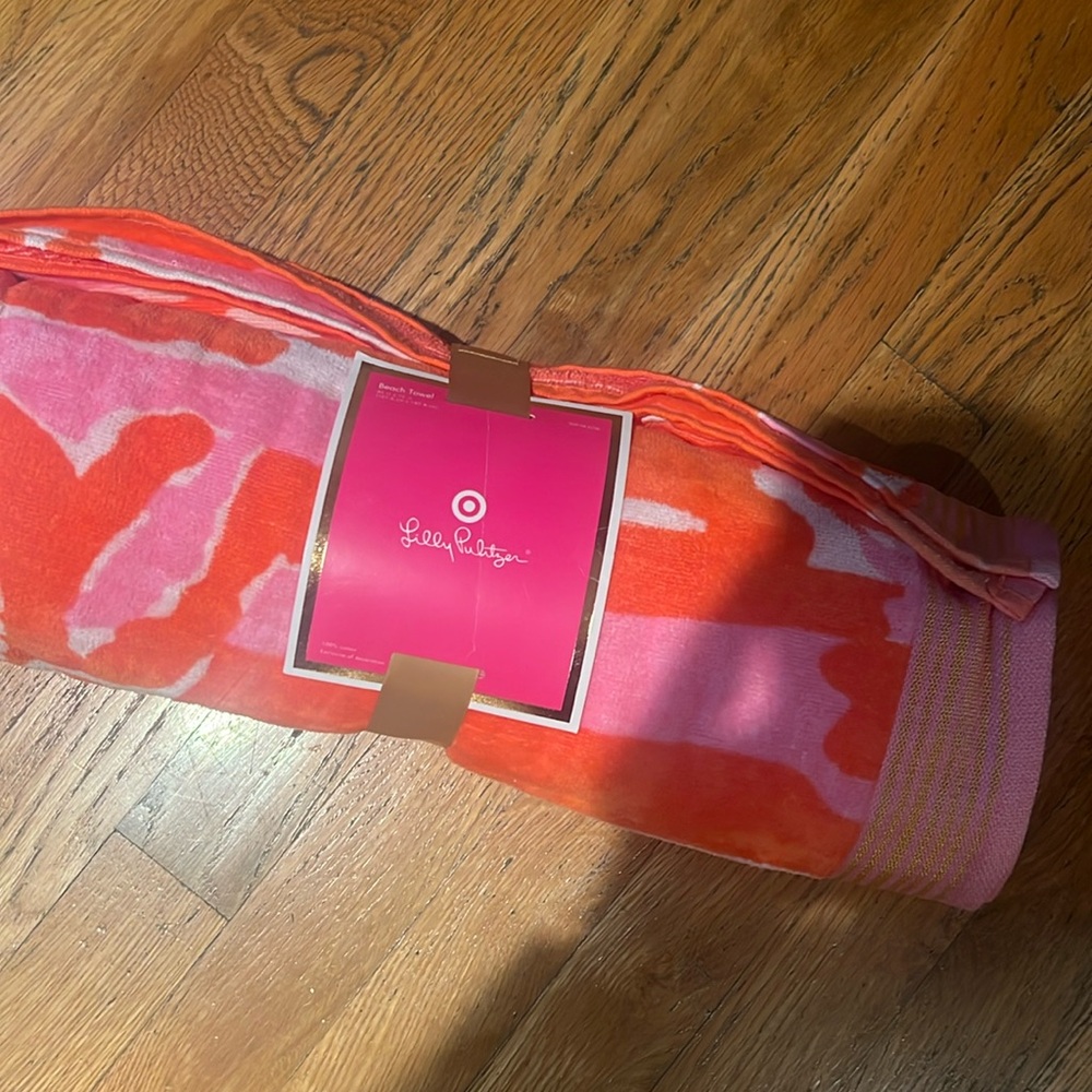 Lilly Pulitzer for Target towel. Giraffe print- orange, pink and white. New!